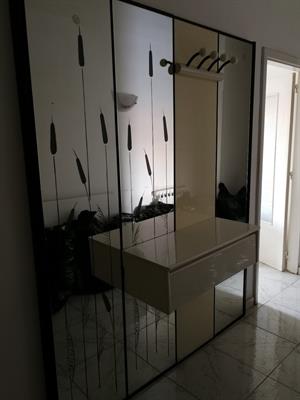Gratis ingresso a specchio + lampadario camera