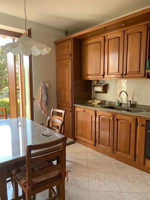 Cucina Componibile In Vero Legno, completa di elettrodomestici - Anteprima 1