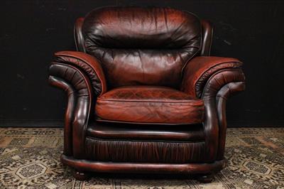 Poltrona modello Chesterfield bergere in pelle marrone