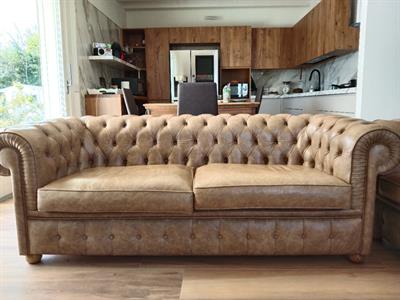 Coppia di divani mod. chesterfield