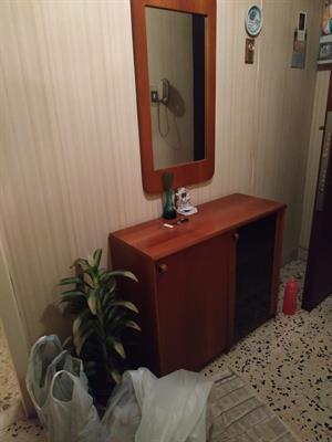 Mobiletto a due ante con specchio (per ingresso)