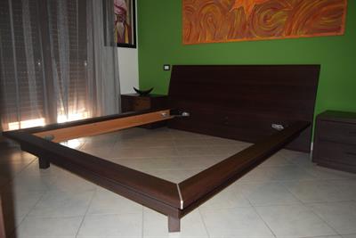 Letto matrimoniale rete a doghe 2 comodini