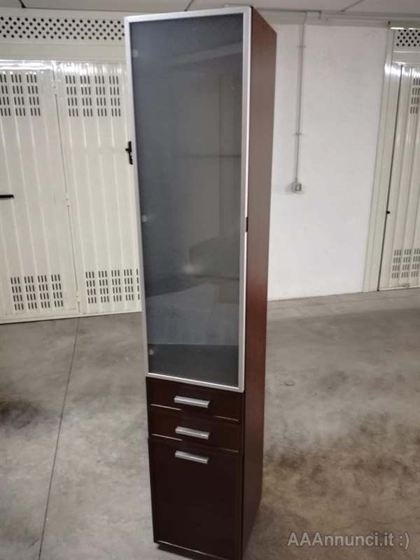 Mobile a colonna con due cassetti