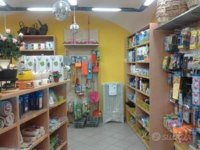 Mobili per negozio o ufficio