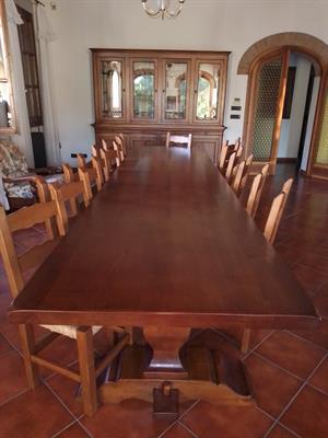 Tavolone in legno massello completo di n 16 sedie