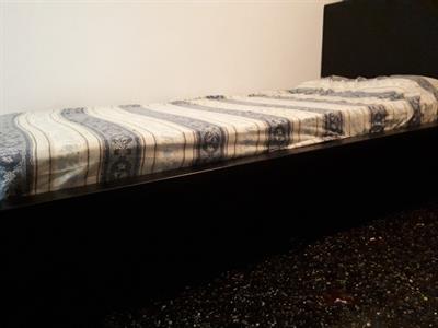 Letto singolo con materasso