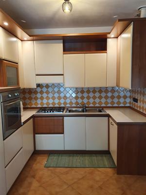 CUCINA ANGOLARE COMPLETA DI ELETTRODOMESTICI REX