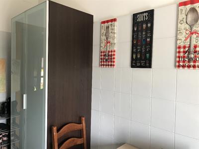 Cucina moderna con dispensa