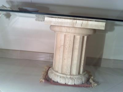 Tavolinetto in marmo e cristallo