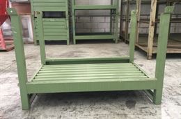 Foto 2 Pallet pedane in ferro usati a montati liberi impilabili