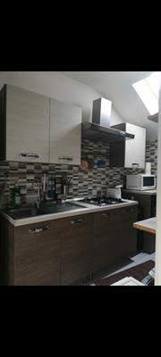 Cucina lineare completa di elettrodomestici