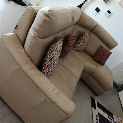 Divano in pelle ego italiano 3 posti più pouf, colore beige - Anteprima 1