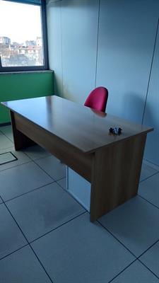 Scrivanie per ufficio, in legno, ottime condizioni - Anteprima 1