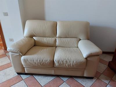 Divano due posti in pelle color panna, ottimo stato - Foto 5