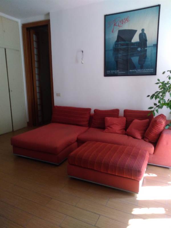 Divano angolare due posti + longuette + pouf Poltrone Sofa