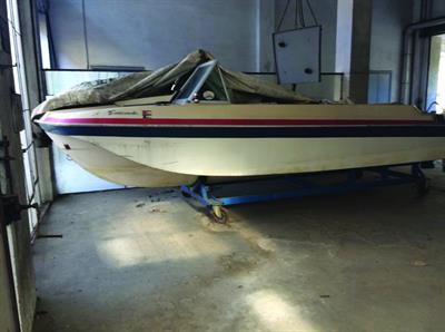 Imbarcazione a motore vintage Evinrude