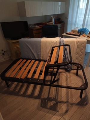 Letto con doghe motorizzato