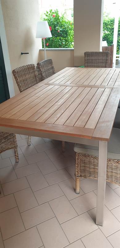 Foto 2 Tavolo in alluminio e teak, come nuovo