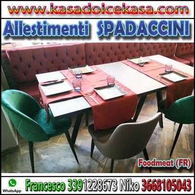 Tavoli sedie divani poltrone sgabelli