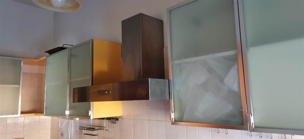 Cucina angolare usata, in buone condizioni