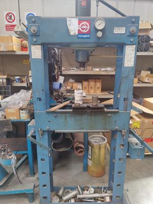 Pressa 30000 kg