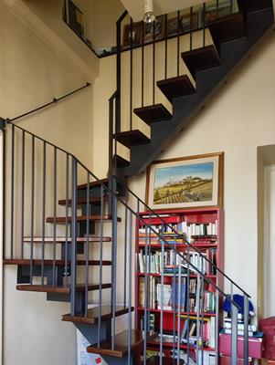 Scala in iroko, colore doussiè chiaro con ringhiera grigio, ottimo stato - Foto 2