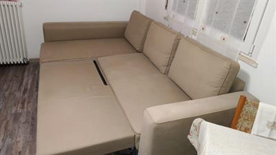 Divano Beige ad angolo e contenitore