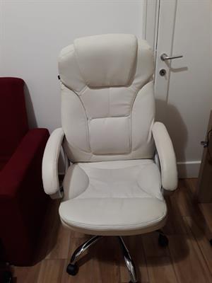 Poltrona girevole in pelle colore bianco