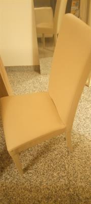 Tavolo con sei sedie incluse