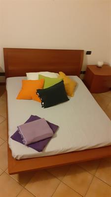 Letto matrimoniale legno noce con contenitore