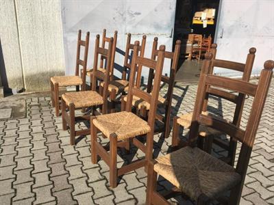Otto sedie impagliate in legno