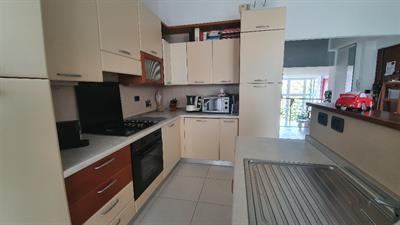 Cucina angolare, marca Veneta, colore magnolia, completa di elettrodomestici - Foto 2