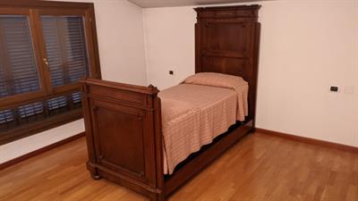 Mobili in LEGNO MASSELLO, in ottime condizioni - Anteprima 2