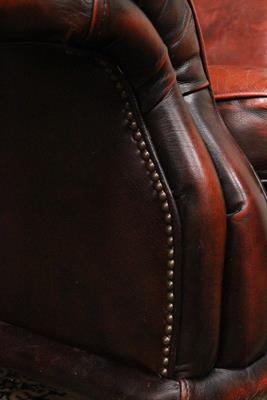Poltrona modello Chesterfield bergere in pelle marrone - Foto 5