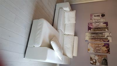 Divano 3 posti e pouf - Alberta, modello Manhattan - Foto 4