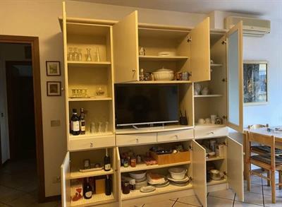 Credenza con Vetrina E