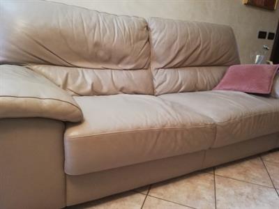 Divano in pelle beige
