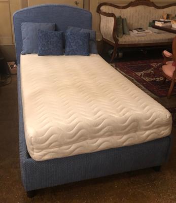 Letto imbottito una piazza e mezzo