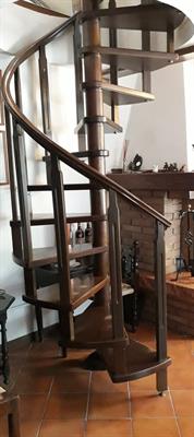 Scala a chiocciola in legno - Anteprima 1