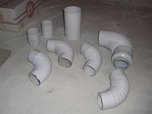 Tubature per stufa in metallo laccato bianco.
