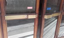 Maniglioni fissi per porte