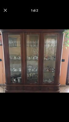 Vetrina in legno noce