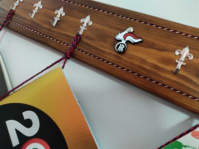 Porta Calendario Carabinieri Fiamma Stilizzata a Smalto Bene, in legno massello - Anteprima 1
