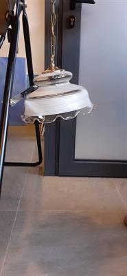 Lampadario in vetro lavorato e ottone