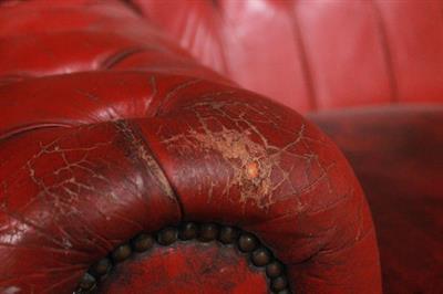Divano Chesterfield bergere tre posti in pelle bordeaux - Foto 5