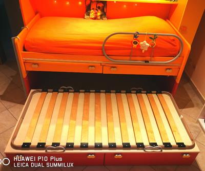 Doppio letto con scrivanie e cassetti - Foto 2