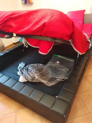 Letto matrimoniale con contenitore