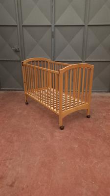 Lettino per bambini in legno di faggio massello