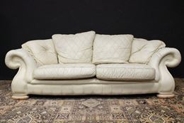 Divano Chesterfield club 4 posti in pelle bianco panna - Anteprima 1