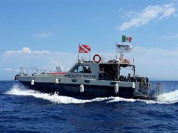 Diving boat